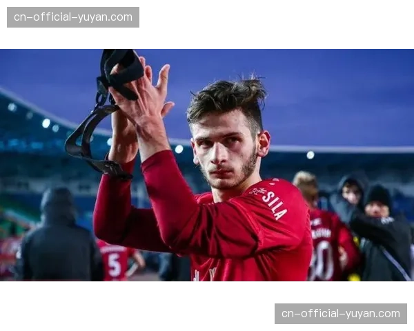 克瓦拉茨赫利亚通过视频分析提升比赛表现，定义“格鲁吉亚式”精神