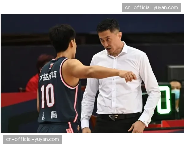 广东男篮训练开放日，杜锋强调篮板球保护