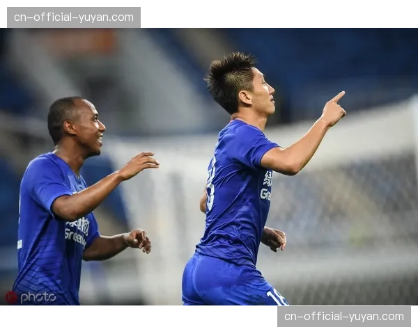 “英足总青训大纲更新，强调在现代战术体系中培养边后卫内收与边锋拉宽的复合能力”